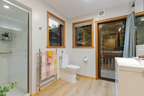 Photo of property in 138a Wynyard Crescent, Fernhill, Queenstown, 9300