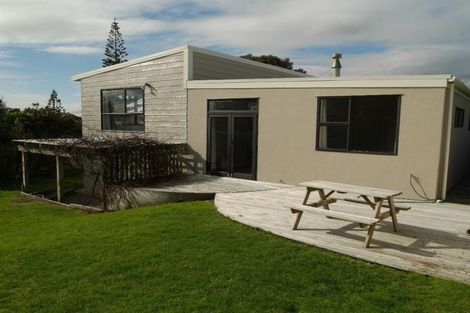 Photo of property in 51 William Street, Waikanae Beach, Waikanae, 5036