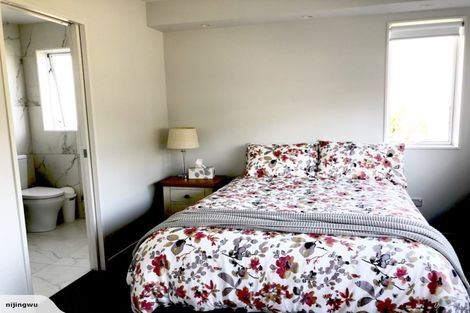 Photo of property in 17a Hauraki Crescent, Pinehill, Auckland, 0632