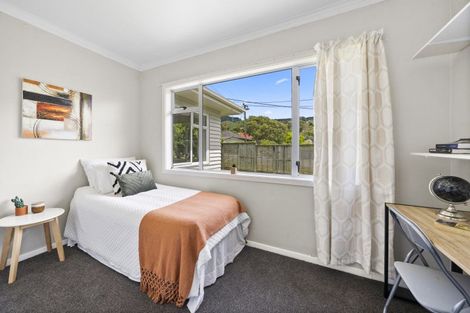 Photo of property in 6 Park Avenue, Tawa, Wellington, 5028