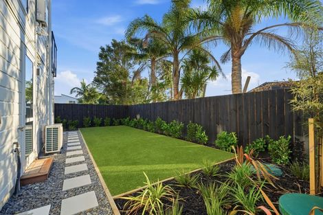 Photo of property in 2/3 Corrella Road, Belmont, Auckland, 0622