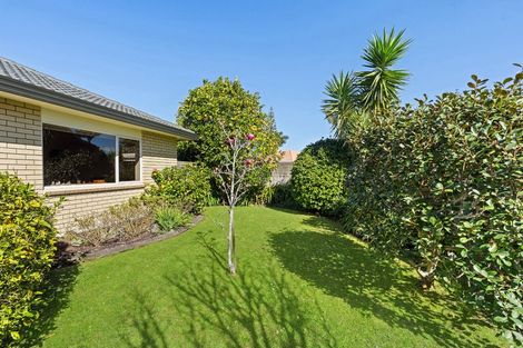 Photo of property in 40 Settlers Grove, Orewa, 0931