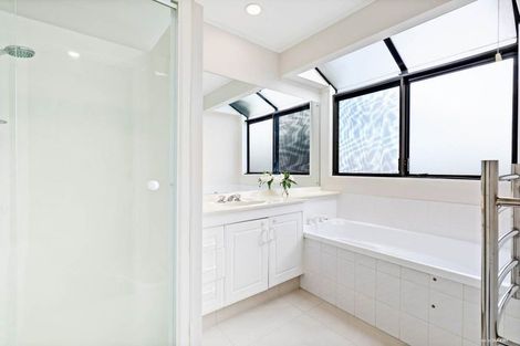 Photo of property in 28 Kenneth Small Place, Remuera, Auckland, 1050