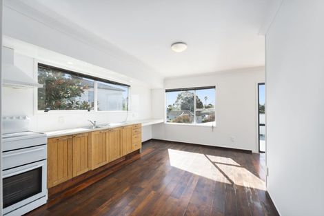 Photo of property in 3 Spargo Road, Massey, Auckland, 0614