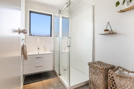 Photo of property in 46 Lavelle Road, Henderson, Auckland, 0612