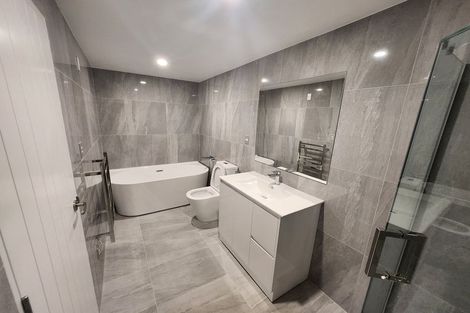 Photo of property in 105 Trias Road, Totara Vale, Auckland, 0629