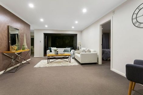 Photo of property in 19 Springvale Drive, Fairview Heights, Auckland, 0632