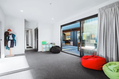 Photo of property in 2 Vickers Way, Acacia Bay, Taupo, 3385