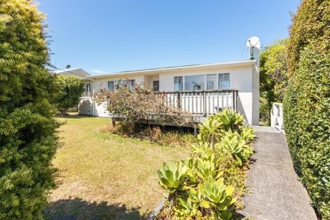 Photo of property in 50 Island Bay Road, Beach Haven, Auckland, 0626