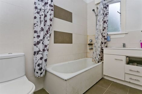 Photo of property in 15 Brandon Road, Glen Eden, Auckland, 0602