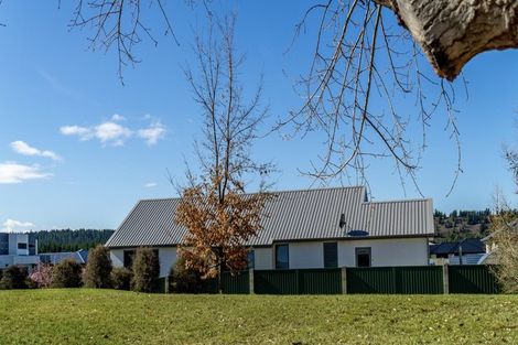 Photo of property in 8 Weaver Close, Alexandra, 9320