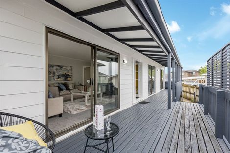 Photo of property in 70 Hutchinsons Road, Bucklands Beach, Auckland, 2014