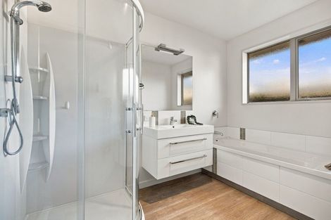 Photo of property in 17 Conie Glen Lane, Broomfield, Christchurch, 8042