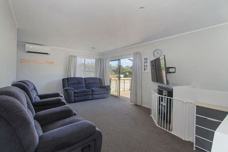 Photo of property in 8 Papa Place, Birkdale, Auckland, 0626