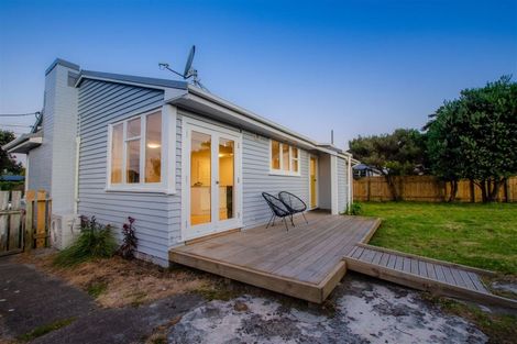 Photo of property in 26 Te Miti Street, Paekakariki, 5034
