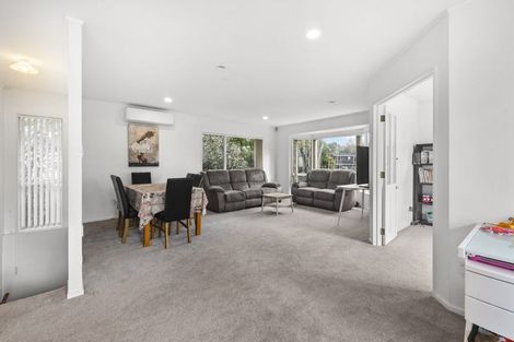 Photo of property in 35 Rifleman Rise, Unsworth Heights, Auckland, 0632