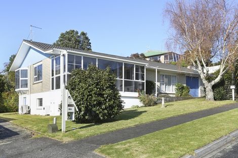 Photo of property in 28 Riversdale Drive, Merrilands, New Plymouth, 4312