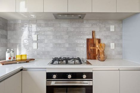 Photo of property in 18a Jacanas Place, Unsworth Heights, Auckland, 0632