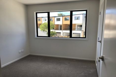 Photo of property in 30/9 Schnapper Rock Road, Greenhithe, Auckland, 0632