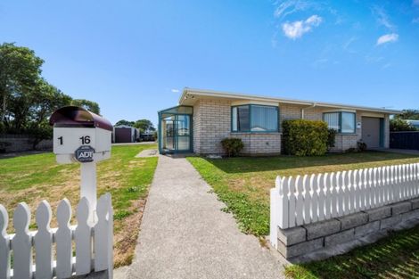 Photo of property in 16 Blake Street, Waitara, 4320