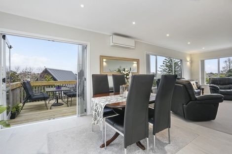 Photo of property in 2/37 Shanaway Rise, Hillcrest, Auckland, 0627