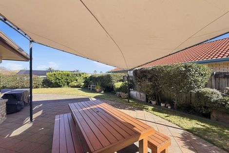 Photo of property in 40 Mcleod Place, Papamoa Beach, Papamoa, 3118