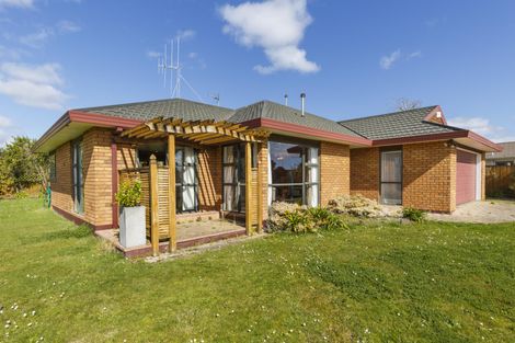 Photo of property in 23 Greenwood Place, Fitzherbert, Palmerston North, 4410