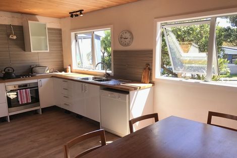 Photo of property in 74 Frobisher Street, Island Bay, Wellington, 6023