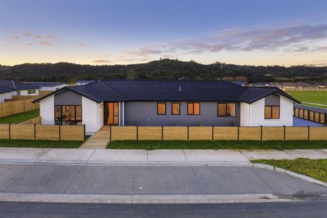 Photo of property in 7 Len Ireland Drive, Kumeu, 0810