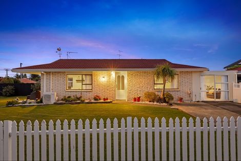 Photo of property in 1/20 Pine Road, Orewa, 0931