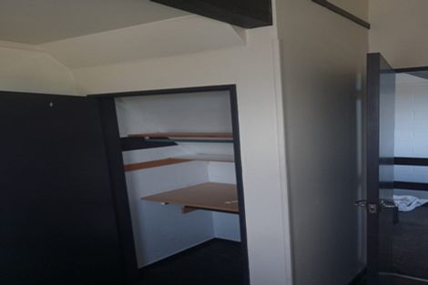 Photo of property in 140 Akaroa Drive, Maupuia, Wellington, 6022