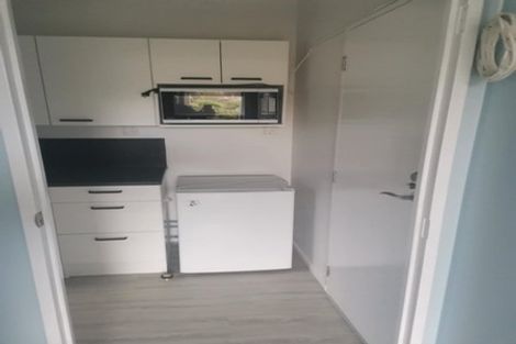 Photo of property in 10c Earl Road, Titirangi, Auckland, 0604