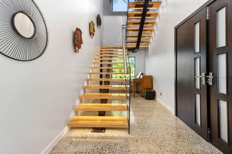 Photo of property in 2b Pah Road, Kawaha Point, Rotorua, 3010