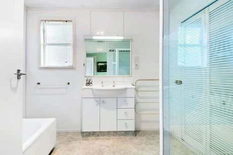 Photo of property in 39 Matipo Road, Te Atatu Peninsula, Auckland, 0610