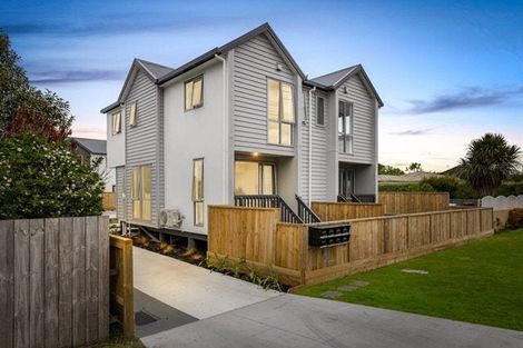 Photo of property in 2/51 Wharf Road, Te Atatu Peninsula, Auckland, 0610