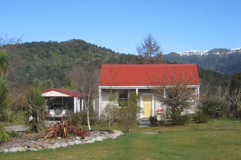 Photo of property in 20 Stafford Street, Blackball, 7804