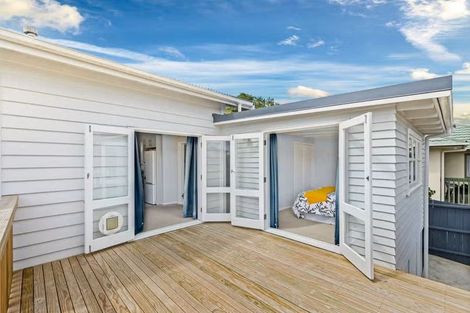 Photo of property in 11 Craigbank Avenue, New Lynn, Auckland, 0600
