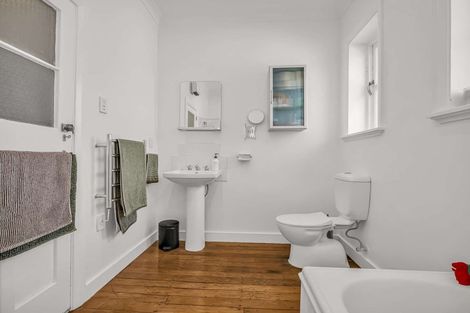 Photo of property in 121 Selwyn Street, Somerfield, Christchurch, 8024