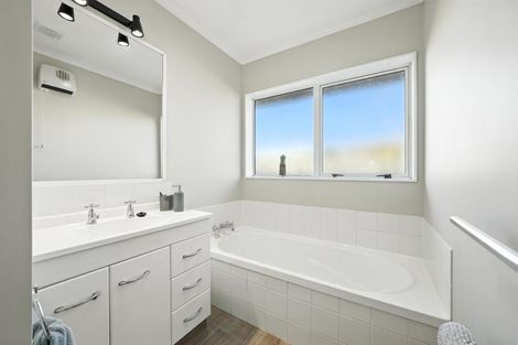 Photo of property in 48 Panckhurst Drive, Woodend, 7610