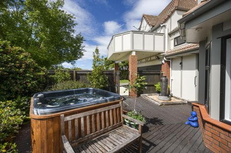 Photo of property in 21 Springdale Grove, Fitzherbert, Palmerston North, 4410