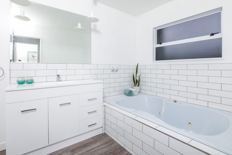 Photo of property in 16 Willowfield Place, Pukete, Hamilton, 3200