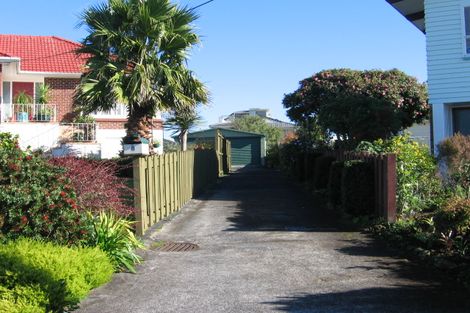 Photo of property in 8 Taha Road, Te Atatu South, Auckland, 0610