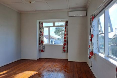 Photo of property in 26 Onewa Road, Northcote Point, Auckland, 0627