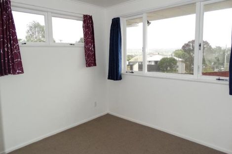 Photo of property in 2 Geordie Street, Henderson, Auckland, 0612