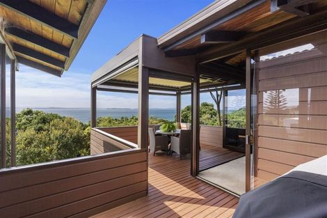 Photo of property in 60 Pacific Parade, Army Bay, Whangaparaoa, 0930