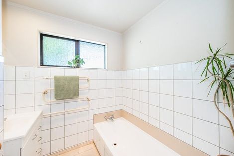 Photo of property in 18 Rosewood Place, Paraparaumu, 5032