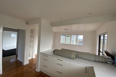 Photo of property in 50 Awaroa Road, Sunnyvale, Auckland, 0612