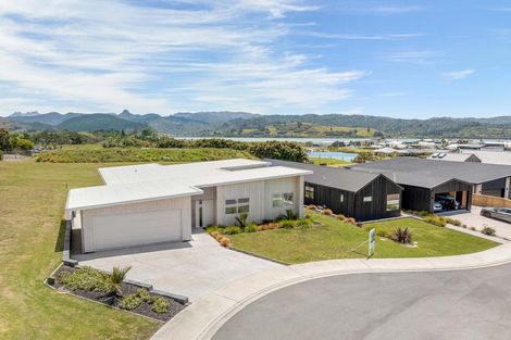 Photo of property in 16 Ian Hopper Way, Pauanui, 3579