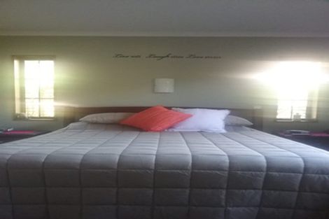 Photo of property in 11 Links View Drive, Omokoroa, 3114