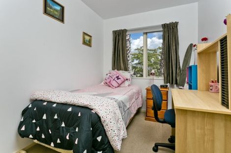 Photo of property in 3/31 Fields Parade, Oteha, Auckland, 0632